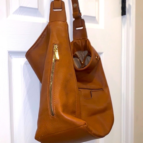 GUSSAC Italian Vegan Leather Large Handbag w Cognac Color w Gold Zipper Detail - Picture 3 of 15